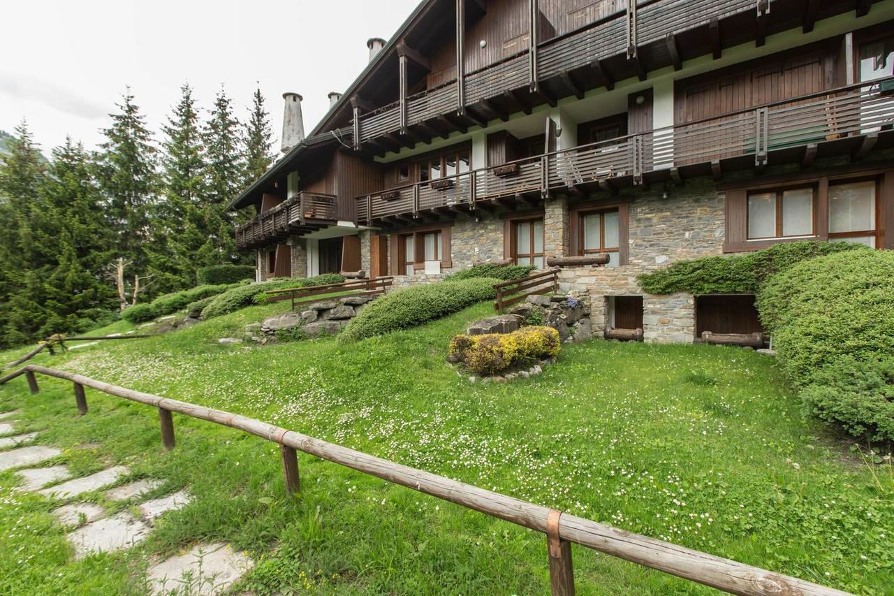 Joivy Superb Apartments For 6 With Mountain View And Garden In Courmayeur Exterior photo