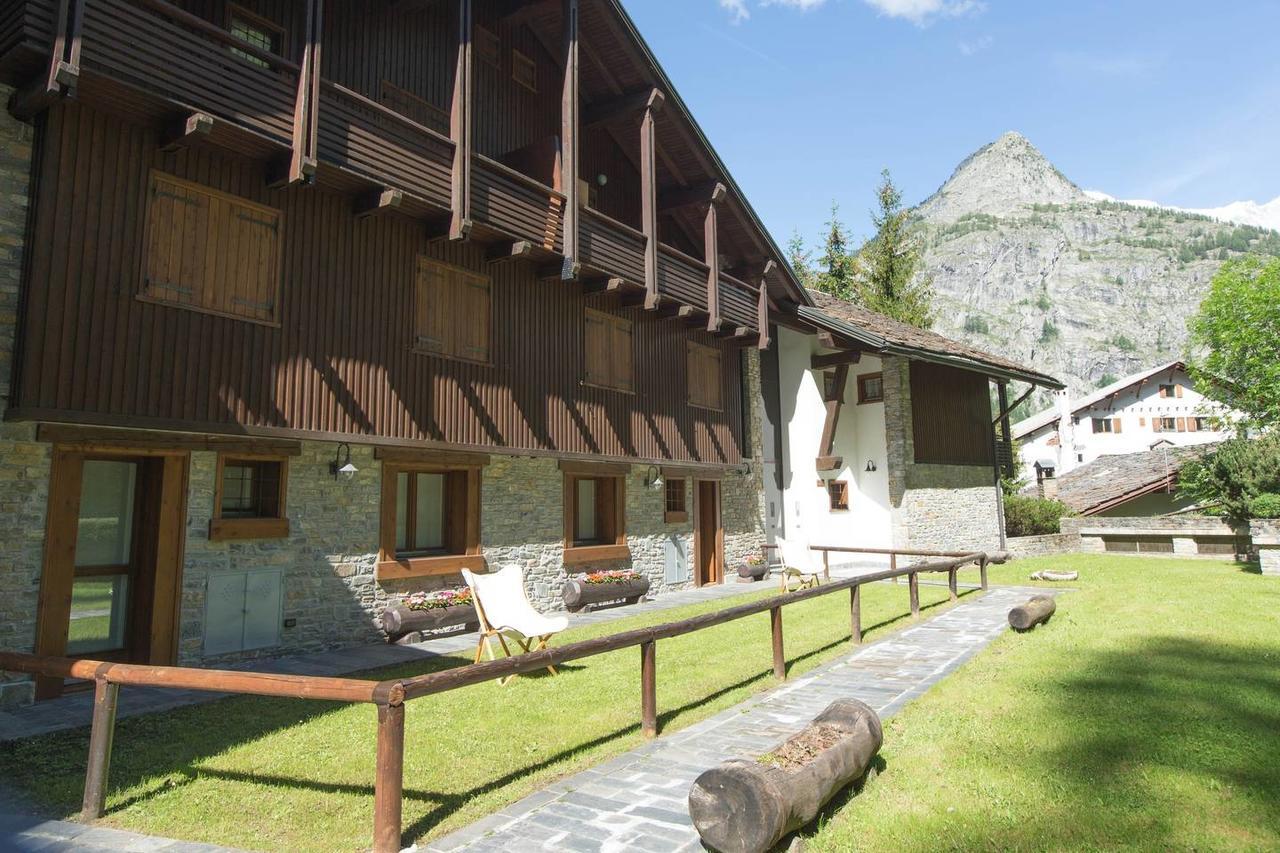 Joivy Superb Apartments For 6 With Mountain View And Garden In Courmayeur Exterior photo