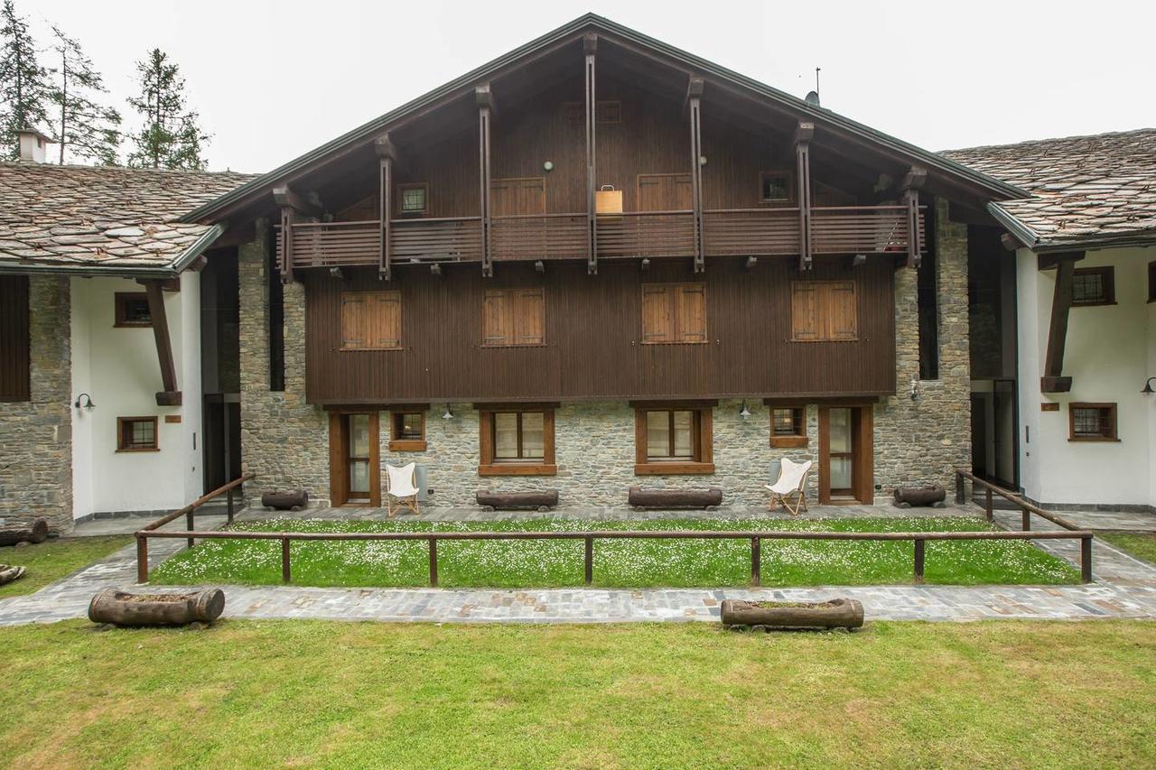 Joivy Superb Apartments For 6 With Mountain View And Garden In Courmayeur Exterior photo
