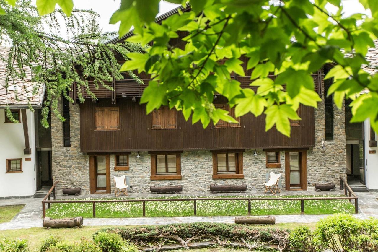 Joivy Superb Apartments For 6 With Mountain View And Garden In Courmayeur Exterior photo