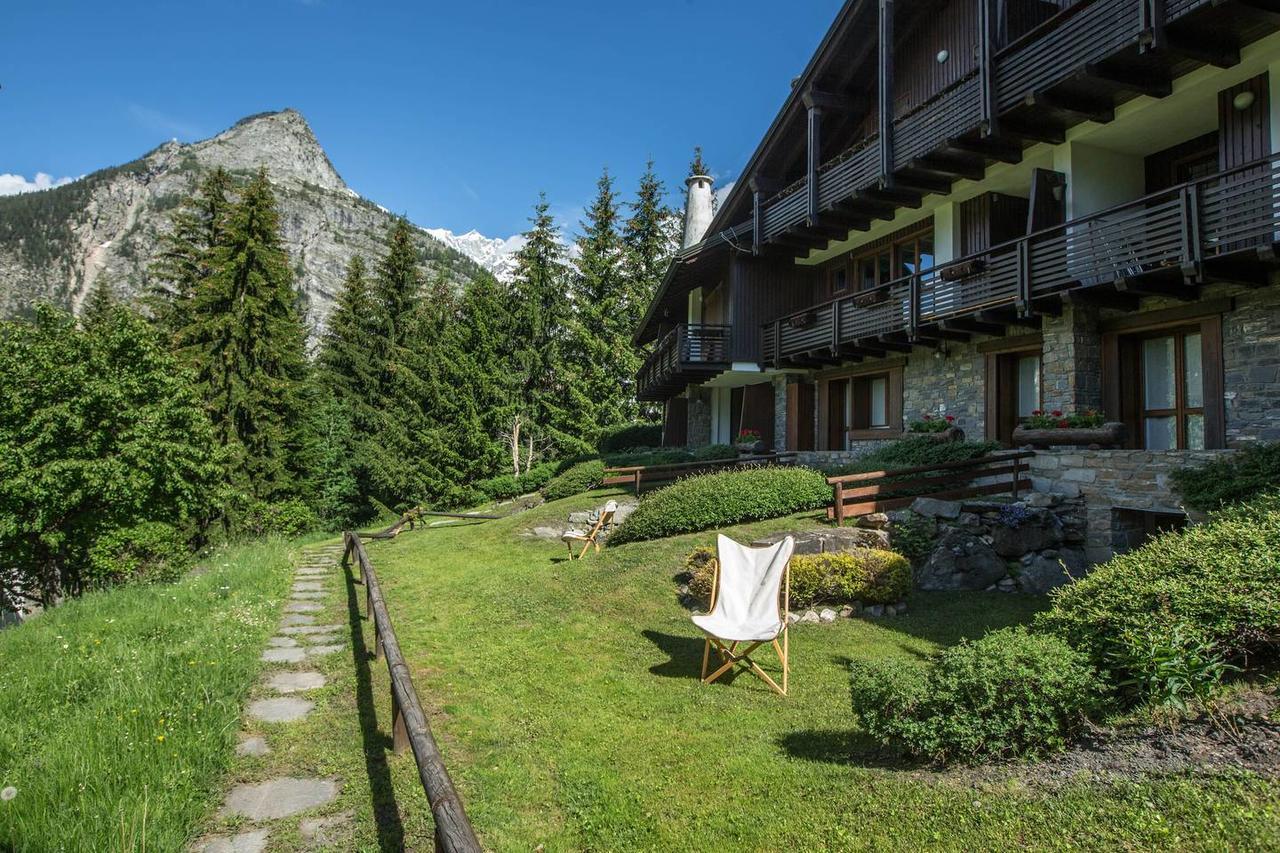 Joivy Superb Apartments For 6 With Mountain View And Garden In Courmayeur Exterior photo