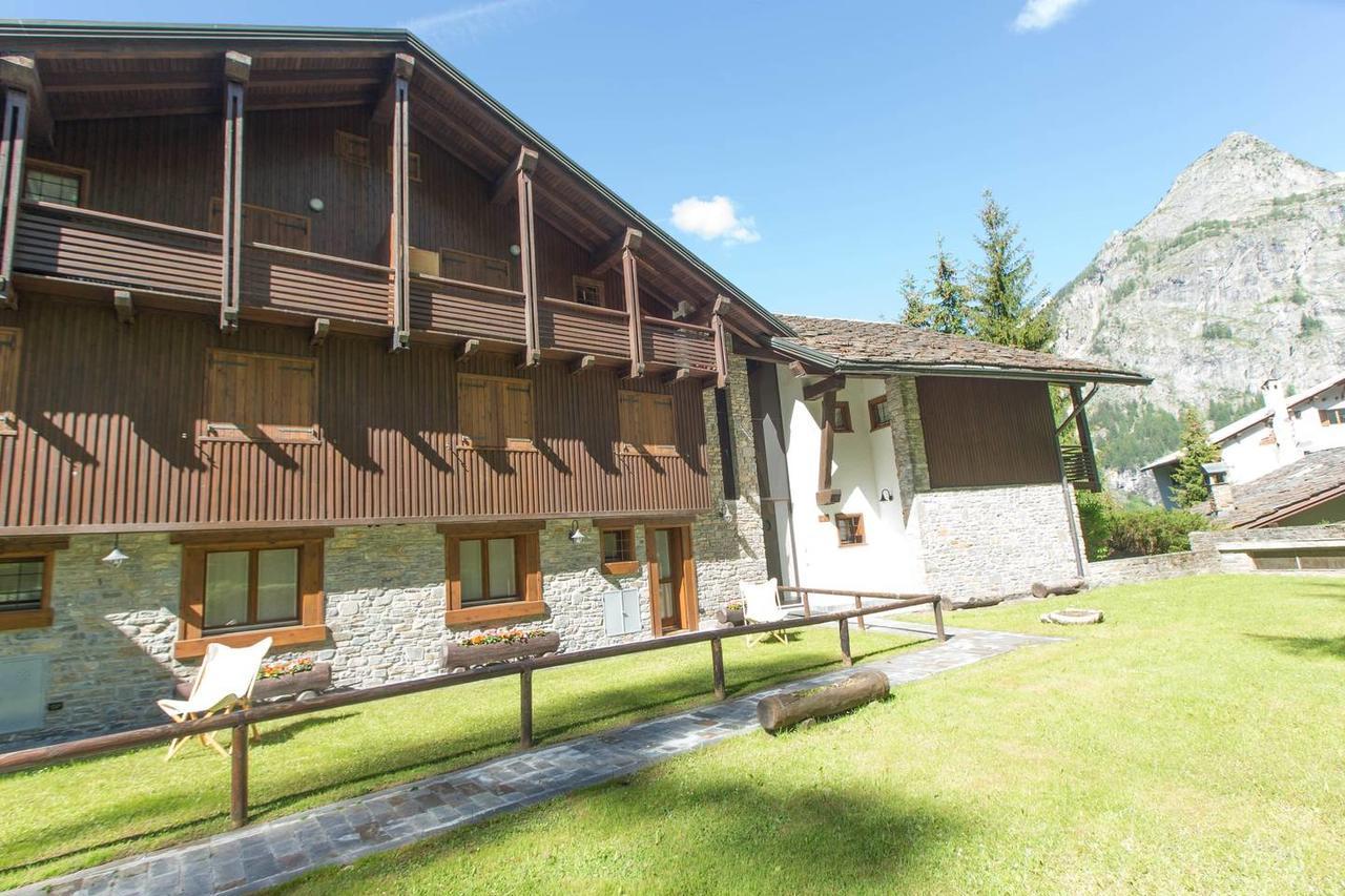 Joivy Superb Apartments For 6 With Mountain View And Garden In Courmayeur Exterior photo
