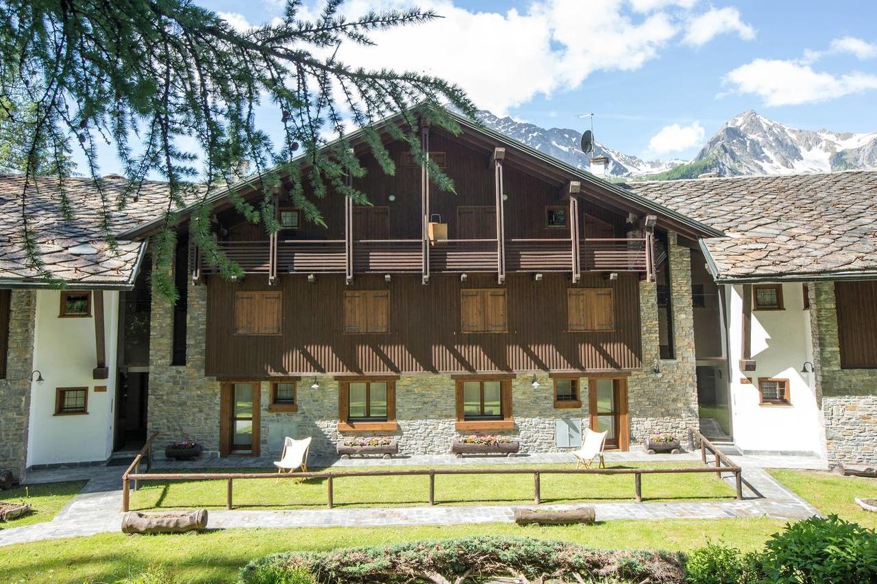 Joivy Superb Apartments For 6 With Mountain View And Garden In Courmayeur Exterior photo
