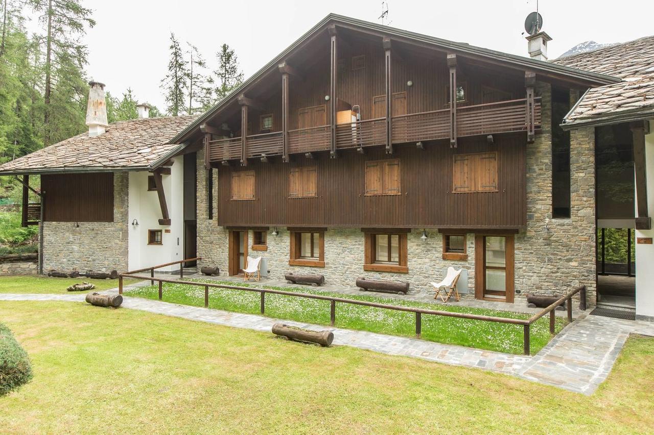 Joivy Superb Apartments For 6 With Mountain View And Garden In Courmayeur Exterior photo